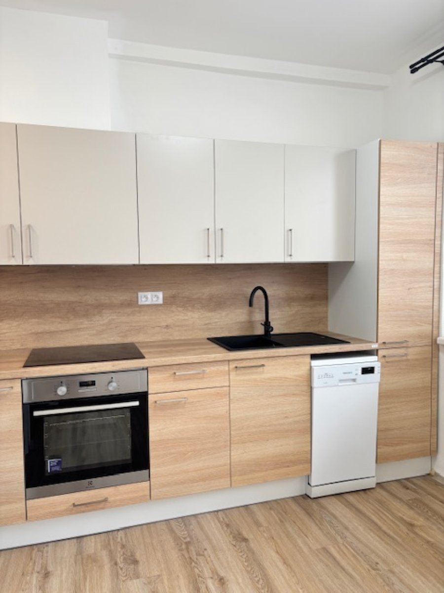 Pronájem bytu 2+1, Benešovo náměstí, Pardubice,  17.000 Kč/měs, 59 m2