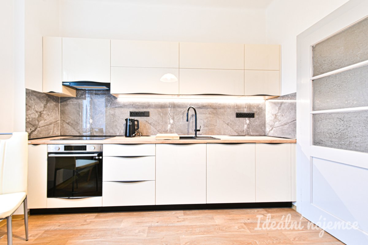 Pronájem bytu 2+1, Hálkova 1157/10, Znojmo - 22.300,- Kč/měs, 64 m2