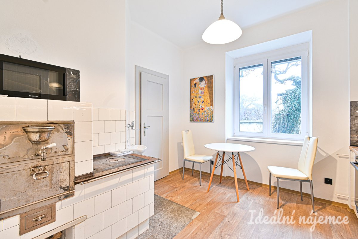 Pronájem bytu 2+1, Hálkova 1157/10, Znojmo - 22.300,- Kč/měs, 64 m2