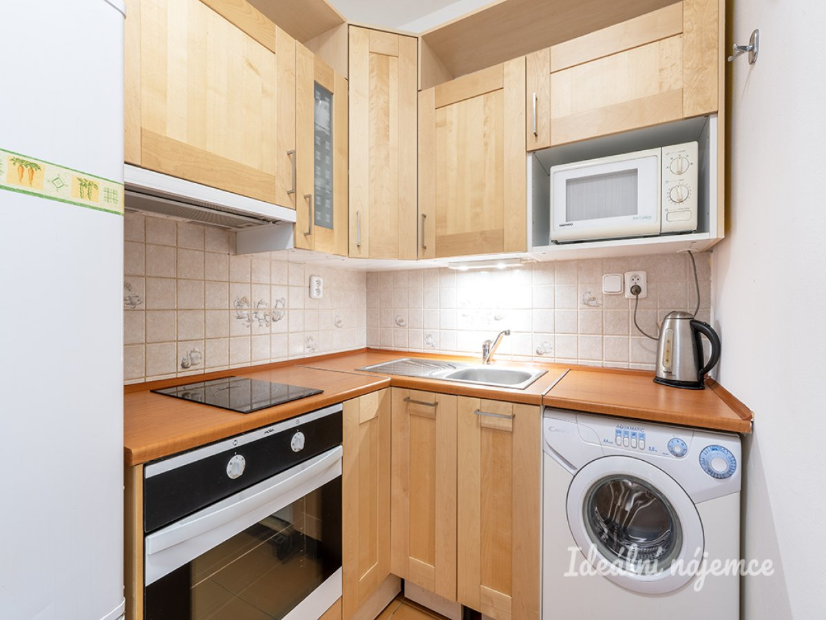 Pronájem bytu 2+kk se sklepní kójí, Želivecká, Záběhlice, 36 m2
