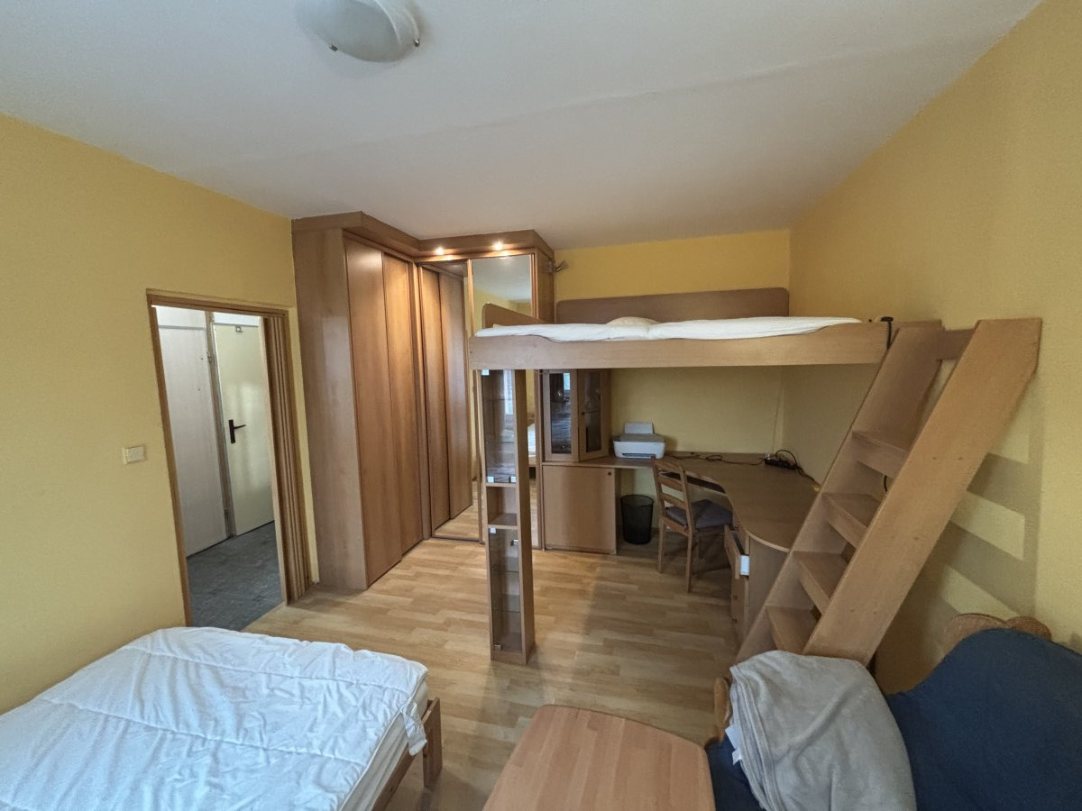 K dlouhodobému podnájmu nabízme byt 1+1, Suchého, 12.900,-Kč/měs.