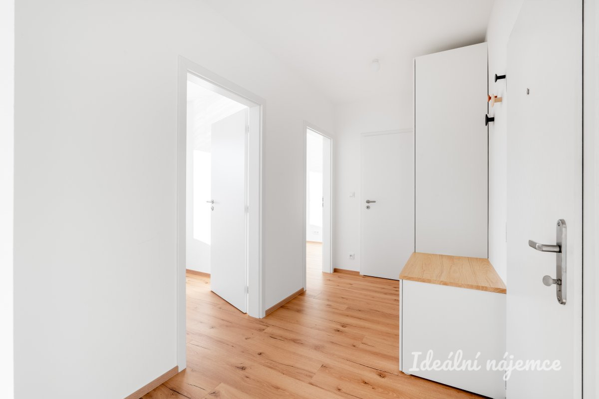 Pronájem bytu 3+kk V zápolí, Michle, 34900 Kč/měs, 75 m2