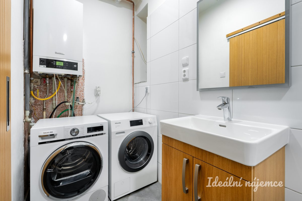 Pronájem bytu 2+kk, Na Jezerce, Nusle, 52m2