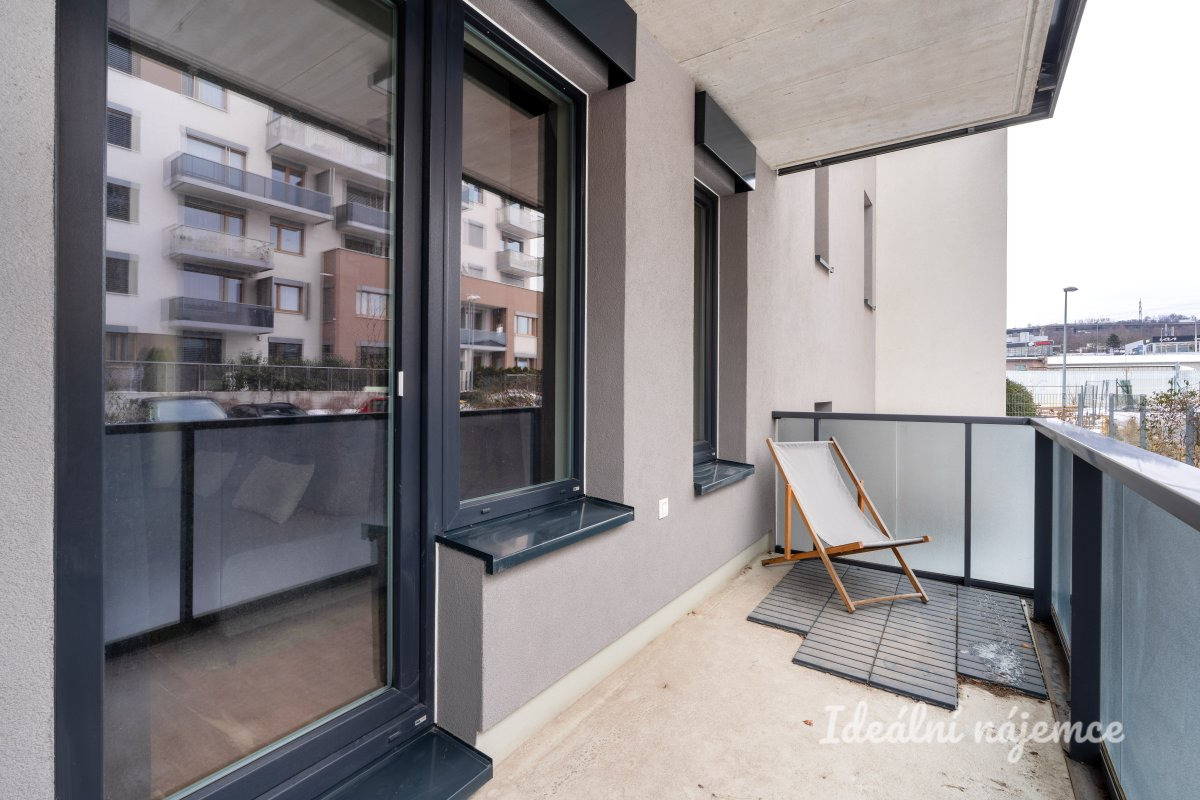 Pronájem bytu 1+kk, Waltariho, Hloubětín, 18900 Kč/měs, 37 m2