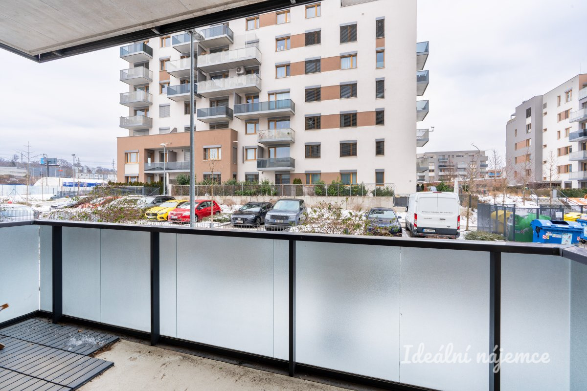 Pronájem bytu 1+kk, Waltariho, Hloubětín, 18900 Kč/měs, 37 m2