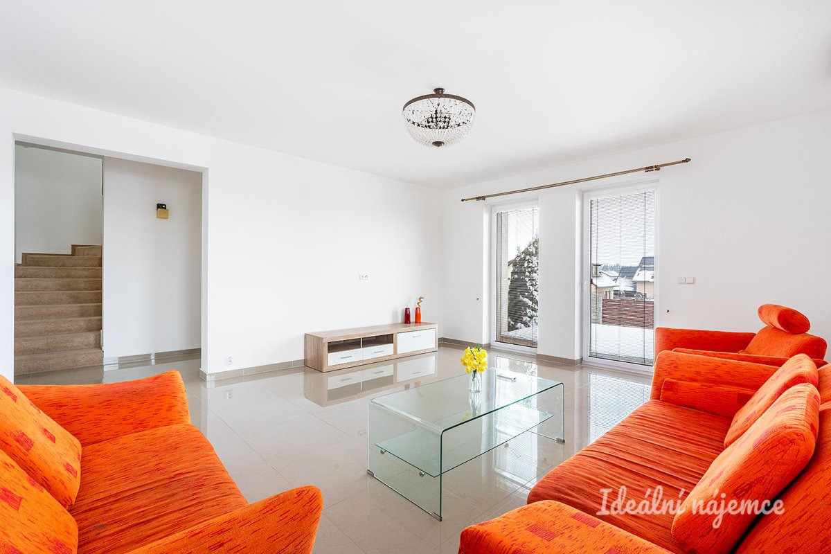 Pronájem domu 5+1, Sukova, Šestajovice u Prahy,  36000 Kč/měs, 204 m2