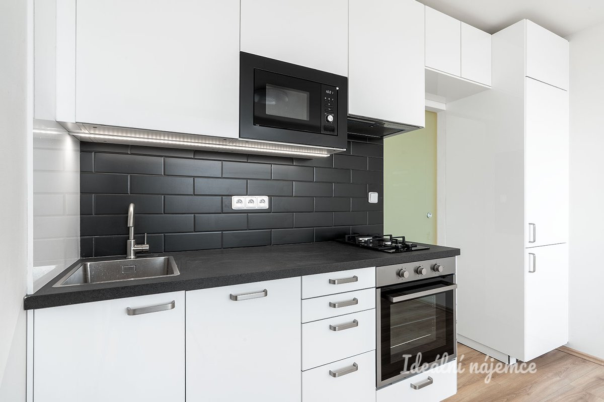 Pronájem bytu 2+kk, V Štíhlách, Krč, 18900 Kč/měs, 36 m2