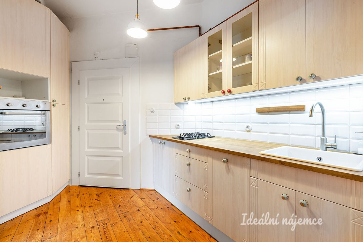 Pronájem bytu 2+1, Na Jezerce,  49 m2