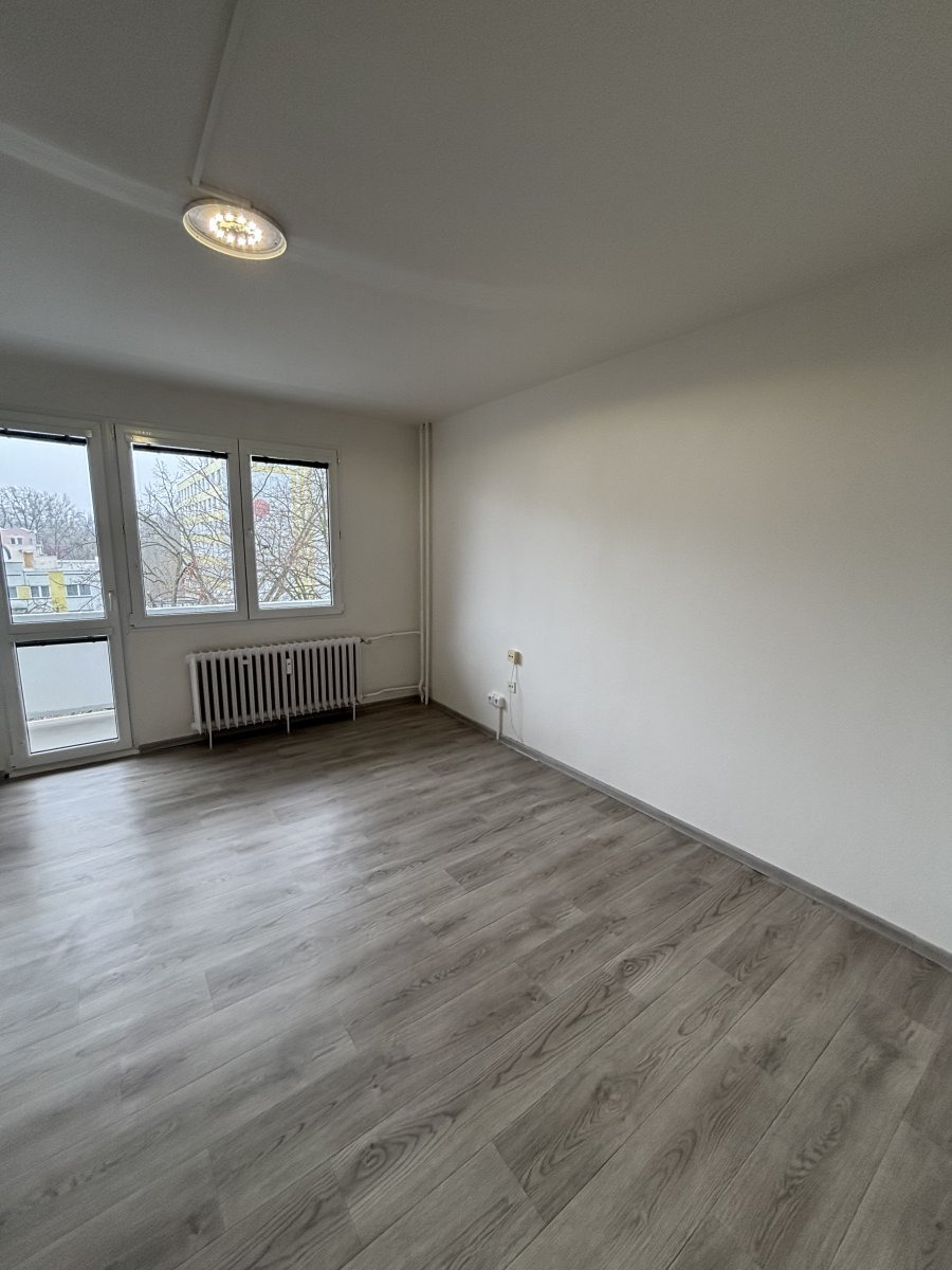 Pronájem bytu 3+1, Kosmonautů, Pardubice,  16.500,-Kč/měs, 56 m2