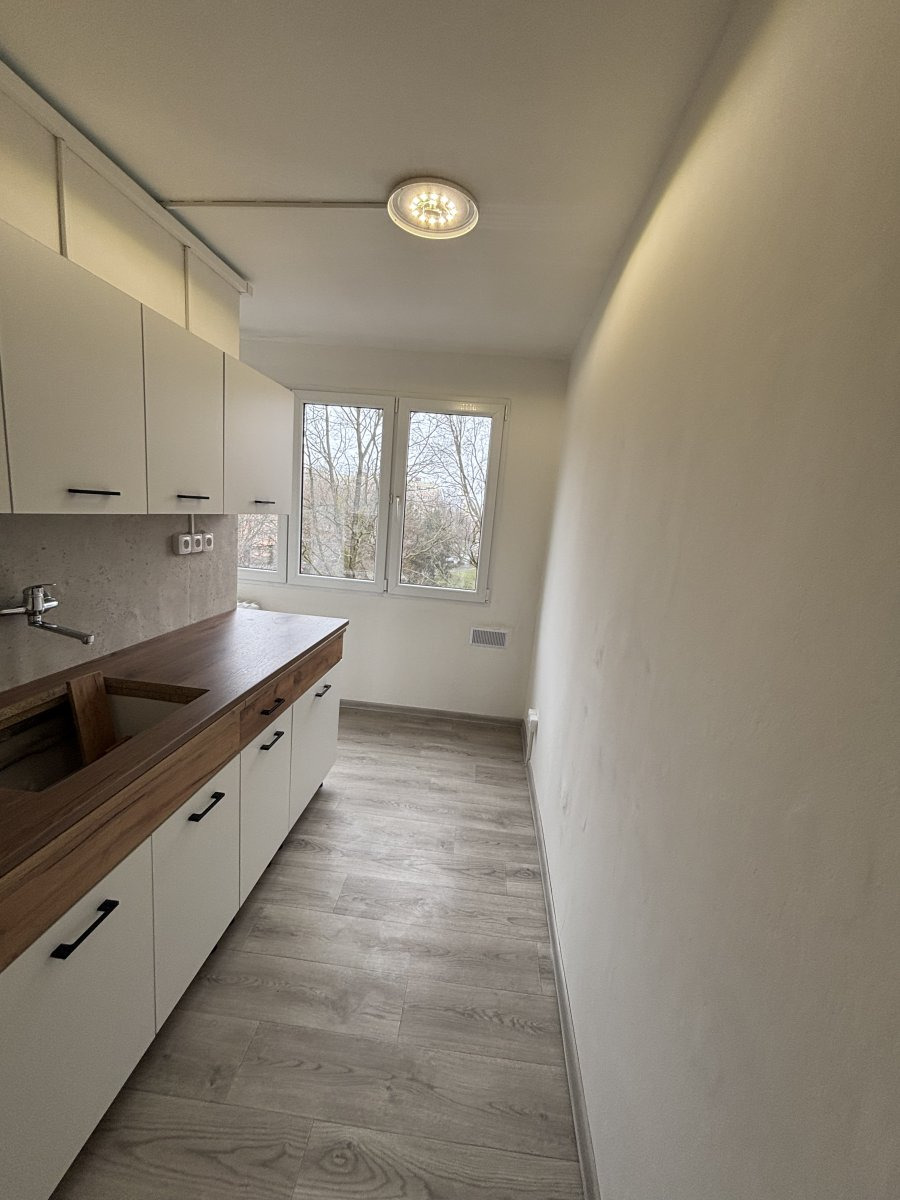 Pronájem bytu 3+1, Kosmonautů, Pardubice,  15.500,-Kč/měs, 56 m2