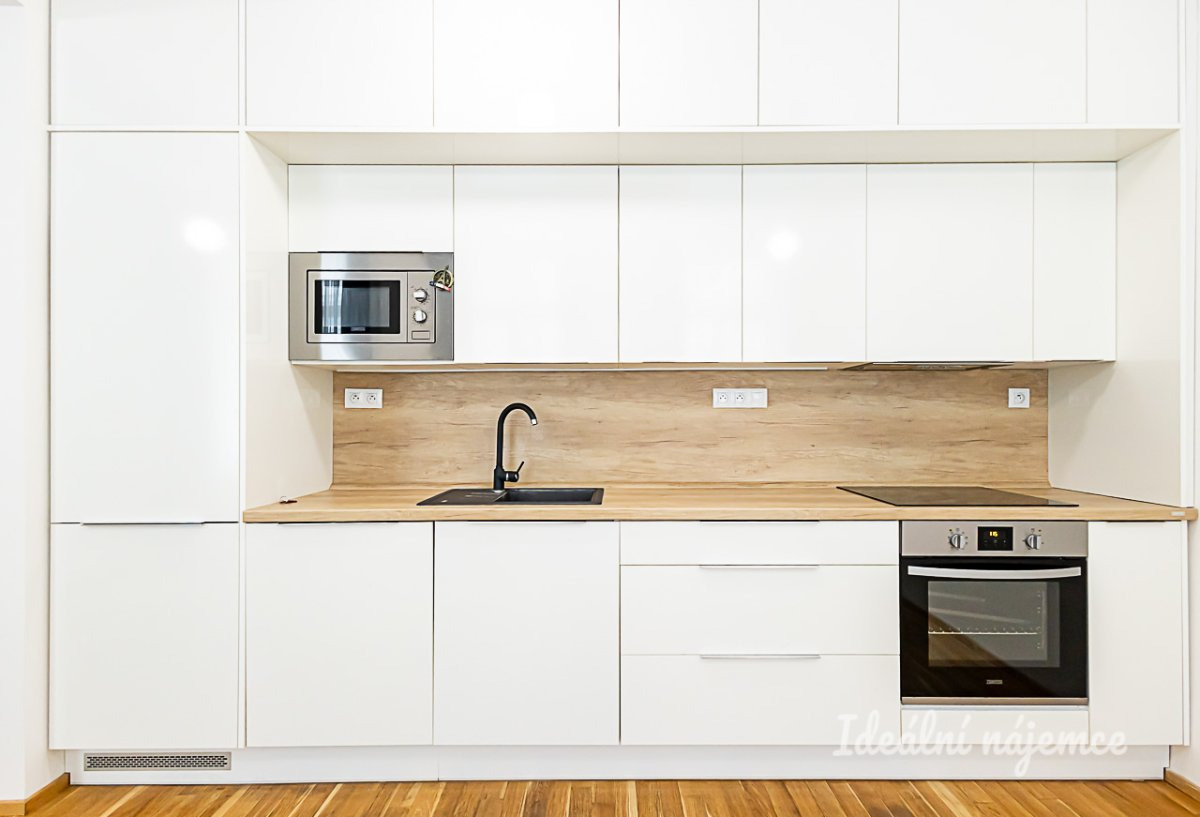 Pronájem bytu 1+kk, Heřmanova, Holešovice, 32 m2