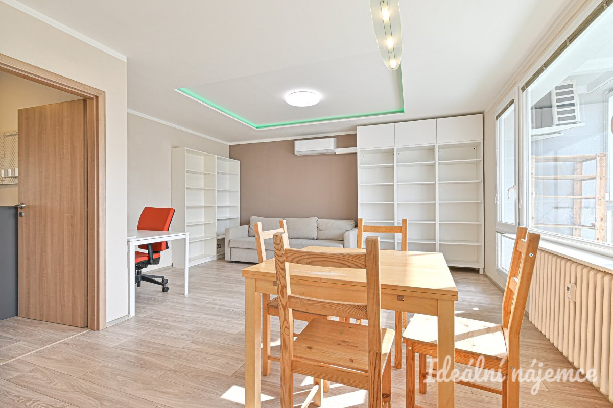 Pronájem bytu 3+1, Zikova, Líšeň,  Kč/měs, 74 m2