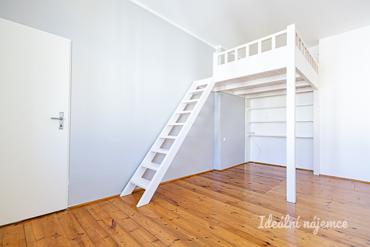 Pronájem bytu 1+kk, Jaromírova, Nusle,  19.500Kč/měs, 35 m2