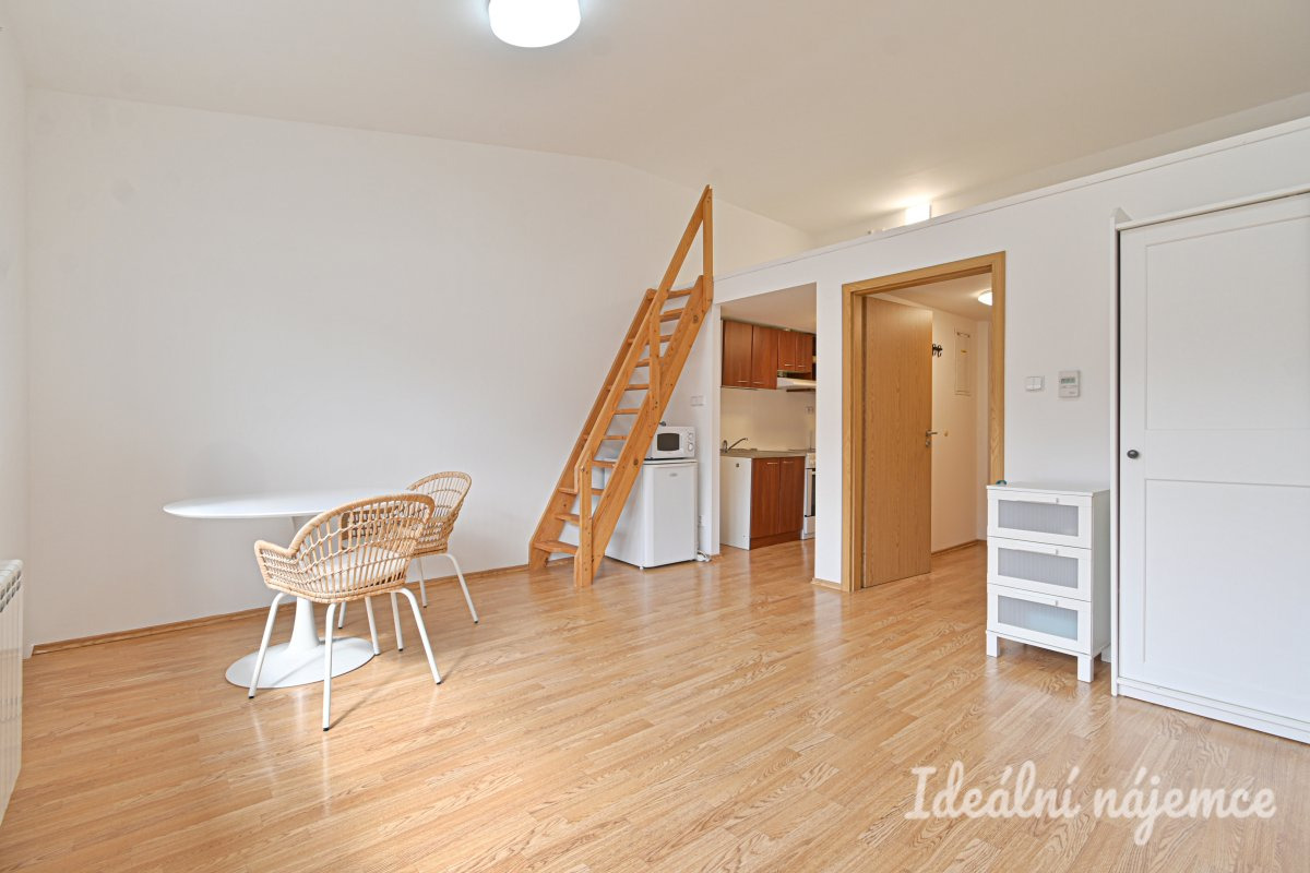 Podnájem bytu 1+kk, Osvobození, Adamov,  10.000 Kč/měs, 30 m2