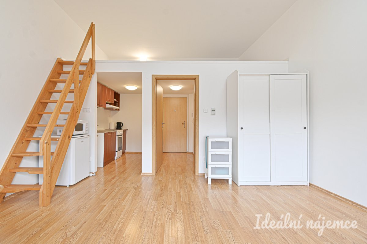 Podnájem bytu 1+kk, Osvobození, Adamov,  10.000 Kč/měs, 30 m2