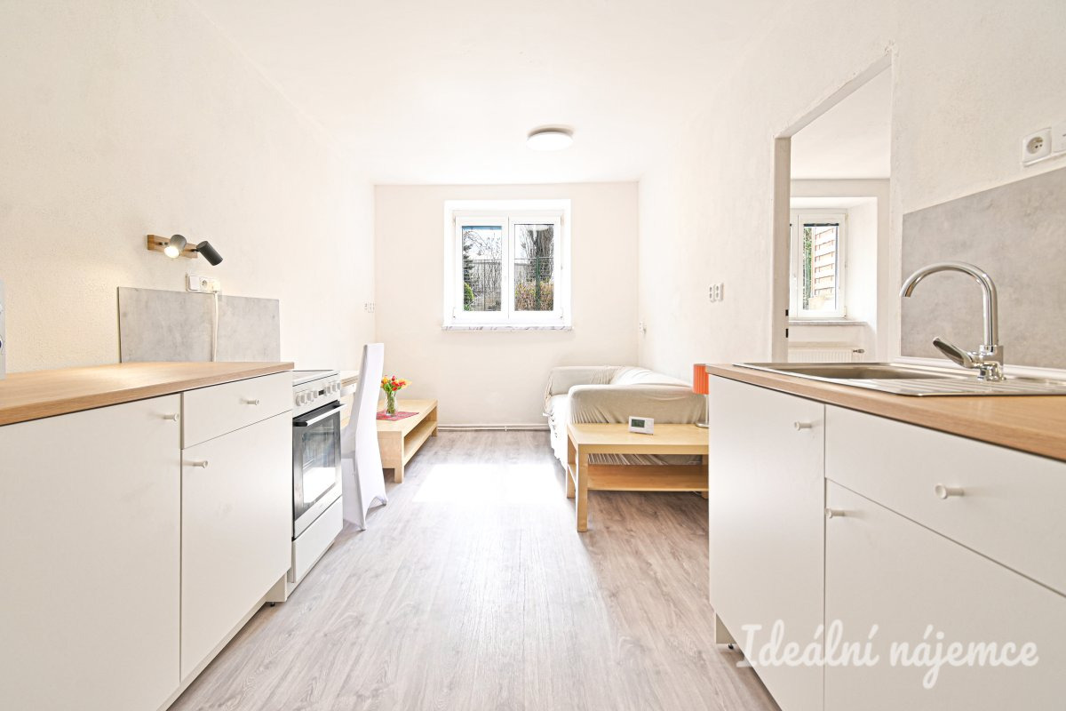 Pronájem bytu 2+kk, Berkova, Královo Pole,  18.000 Kč/měs, 41 m2