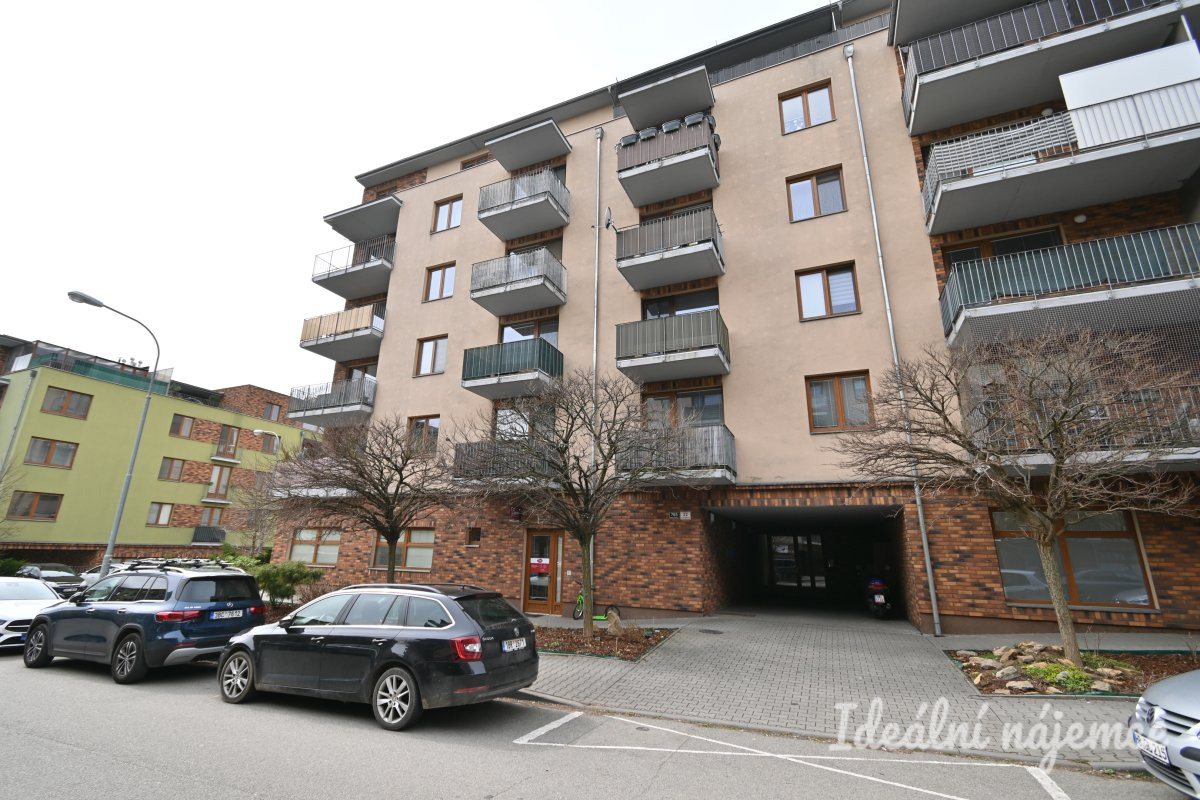 Pronájem bytu 1+kk, U Leskavy, Starý Lískovec,  Kč/měs, 38 m2