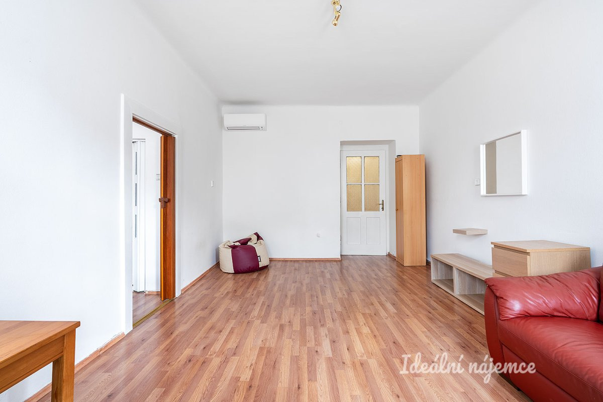 Pronájem bytu 1+kk, 5. května, Nusle, 18900 Kč/měs, 36 m2