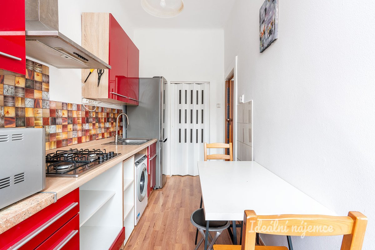 Pronájem bytu 1+kk, 5. května, Nusle, 17900 Kč/měs, 36 m2