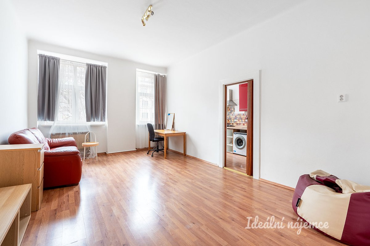 Pronájem bytu 1+kk, 5. května, Nusle, 17900 Kč/měs, 36 m2