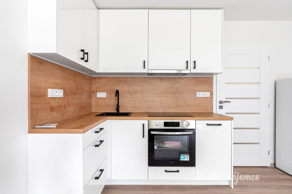 Pronájem bytu 2+kk, Kotorská, Nusle, 22900 Kč/měs, 34 m2