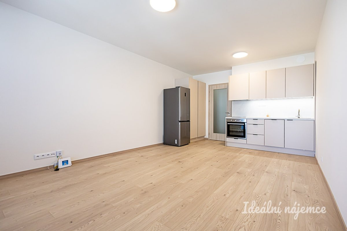 Pronájem bytu 1+kk, Poděbradská, Vysočany, 21900 Kč/měs, 35 m2