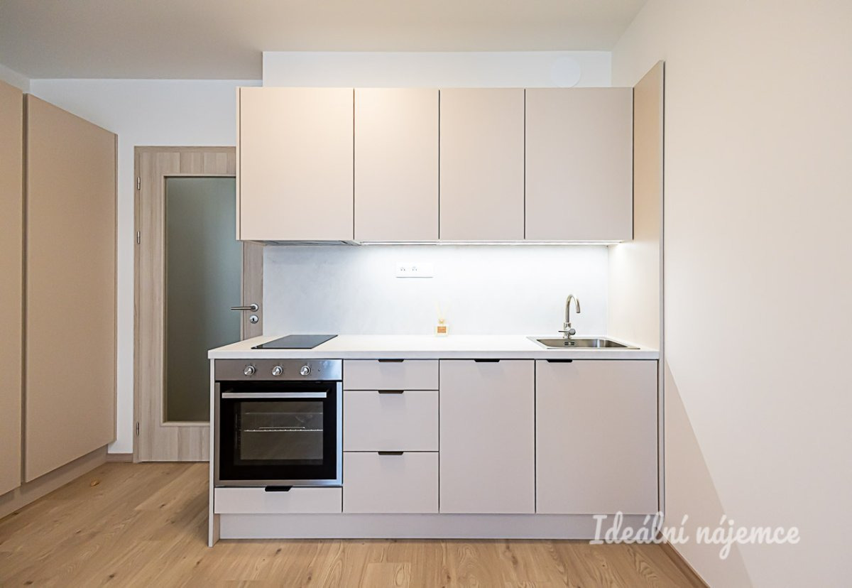 Pronájem bytu 1+kk, Poděbradská, Vysočany, 19900 Kč/měs, 35 m2