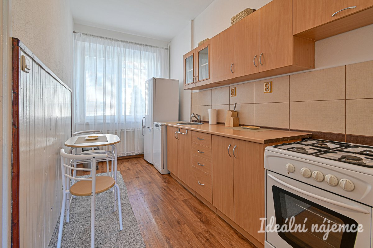 Pronájem bytu 2+1, Lužná, Komárov,  Kč/měs, 55 m2