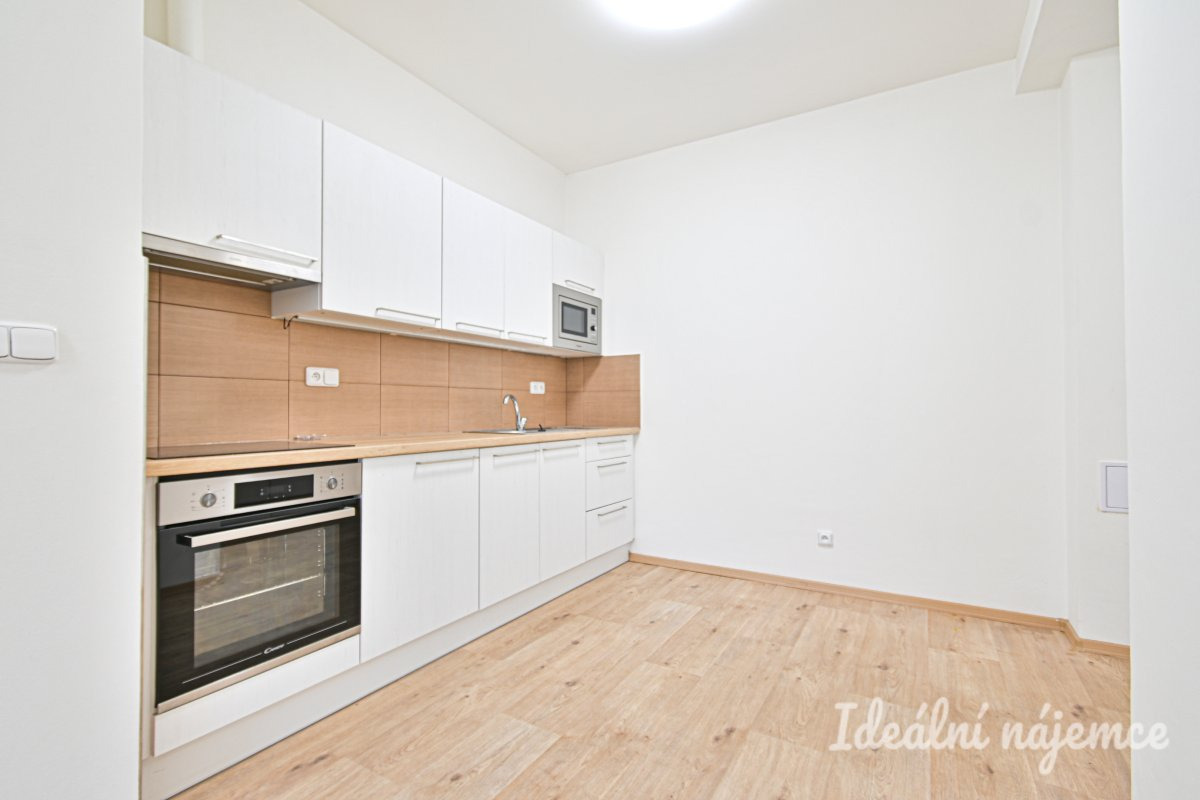 Podnájem jednotky 2+kk, Poděbradova, Královo Pole,  18.500 Kč/měs, 45 m2