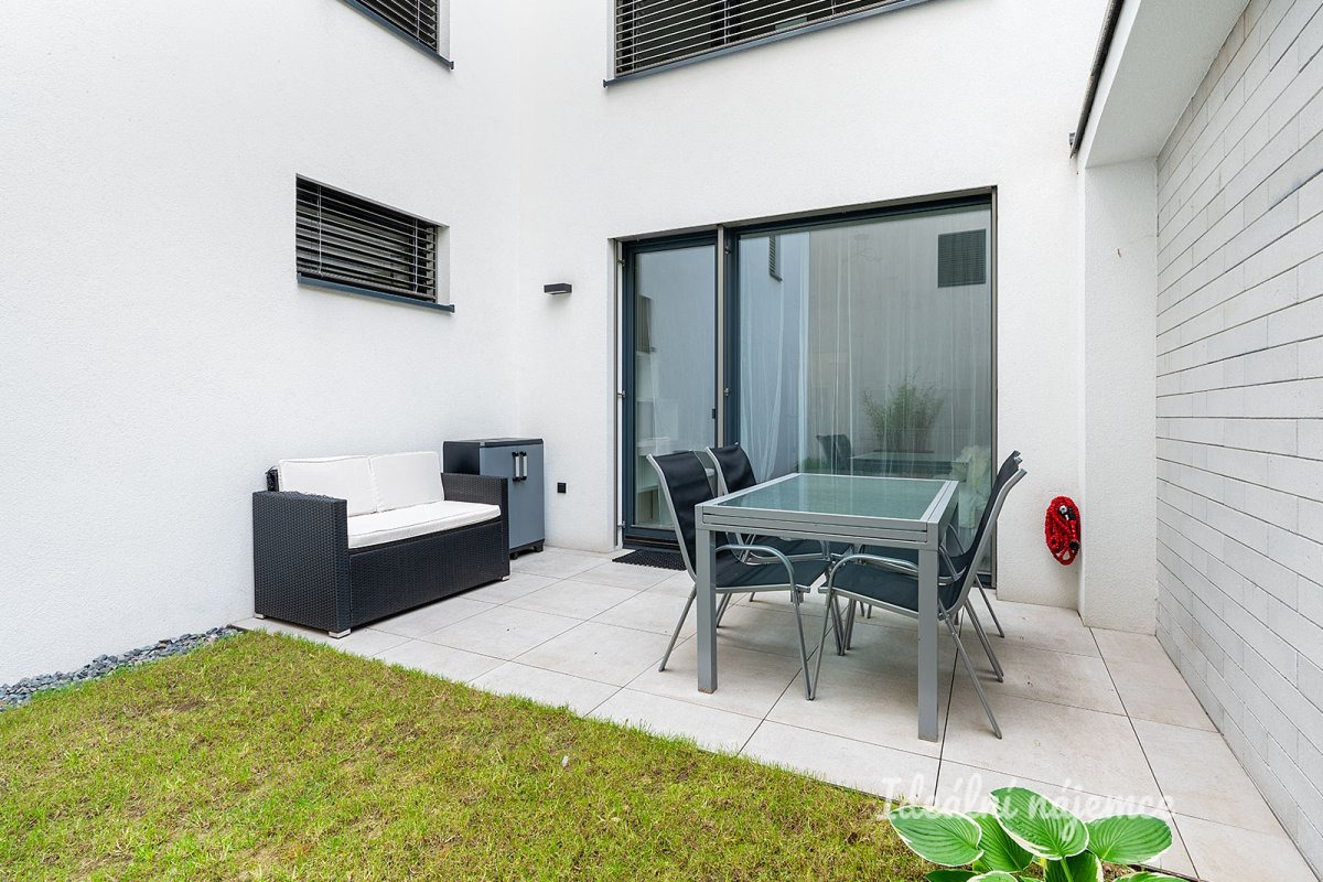 Pronájem bytu 1+kk, U průhonu, Holešovice, 31 m2
