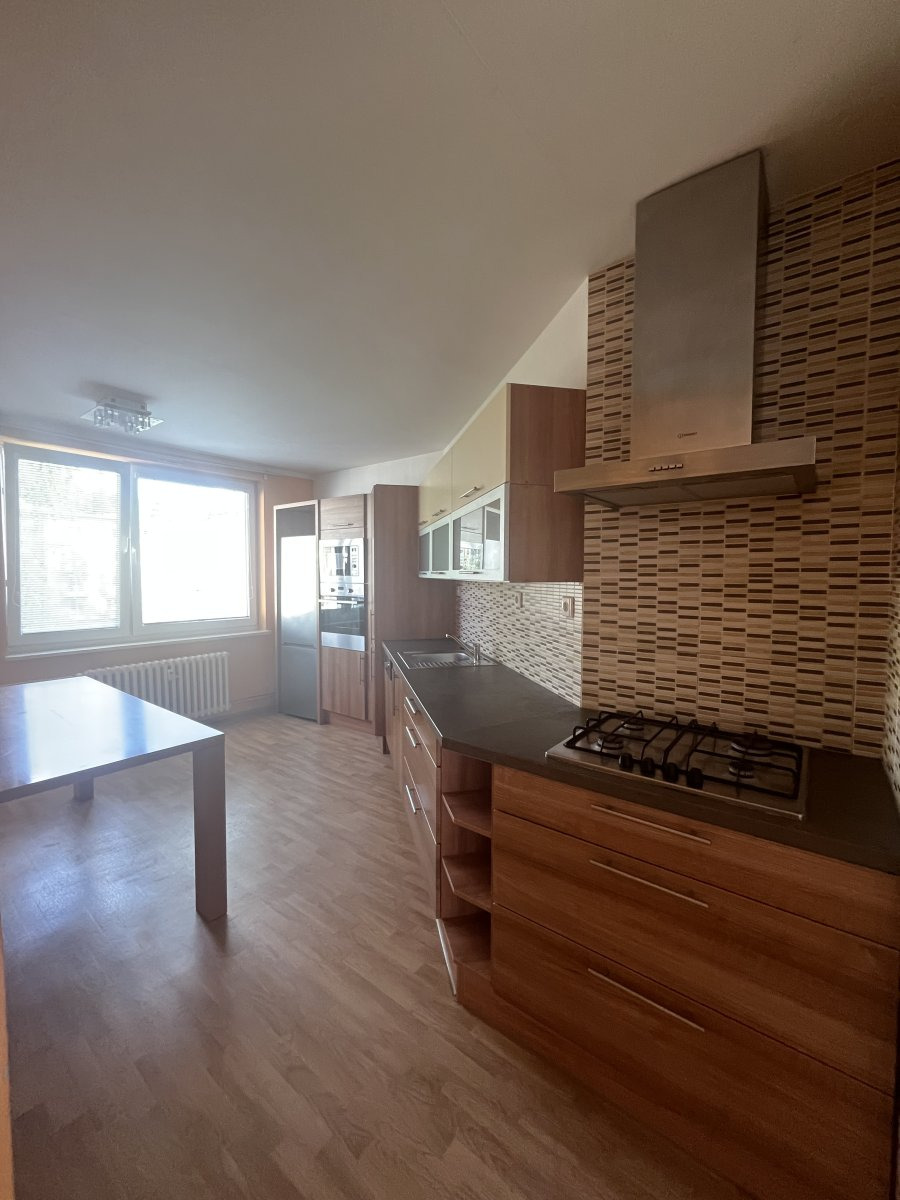 Pronájem bytu 3+1, 2. května, Zlín, 17000 Kč/měs, 78 m2