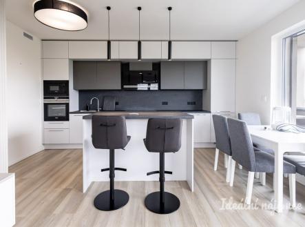 Pronájem bytu, 4+kk, 90 m²