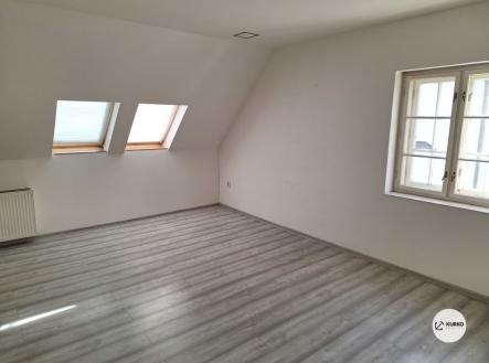 20231024-120135-1.jpg | Pronájem - jiné, 60 m²