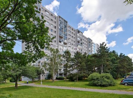 pohled z ulice | Prodej bytu, 3+1, 73 m²