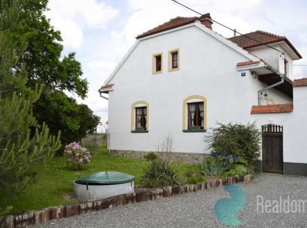 celni-pohled-a.jpg | Prodej - zemědělský objekt, 9 337 m²