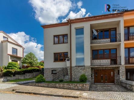 pohled z ulice | Prodej - dům/vila, 207 m²