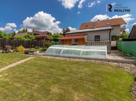 bazén se zastřešením | Prodej - dům/vila, 207 m²