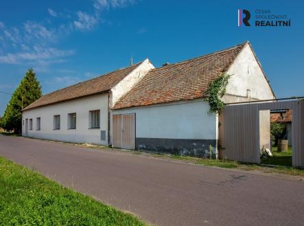 pohled z ulice - celek | Prodej - dům/vila, 179 m²