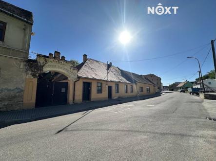 Prodej - komerční objekt, obchodní centrum, 853 m²