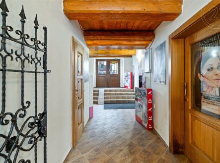 . | Prodej - dům/vila, 330 m²