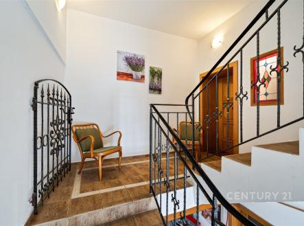 . | Prodej - dům/vila, 330 m²