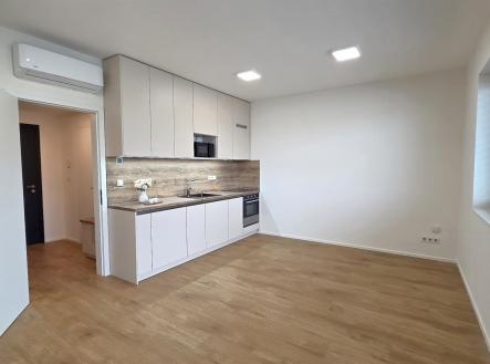 . | Pronájem bytu, 1+kk, 34 m²