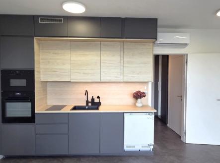 . | Pronájem bytu, 1+kk, 36 m²
