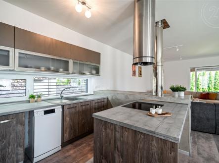 . | Prodej - dům/vila, 221 m²