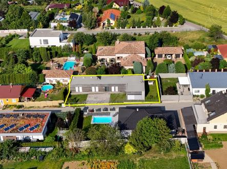 . | Prodej - dům/vila, 221 m²