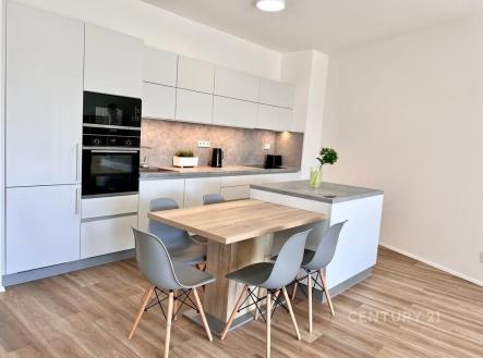. | Pronájem bytu, 2+kk, 83 m²