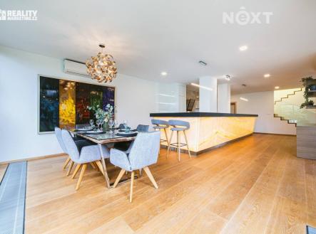 Prodej - dům/vila, 382 m²