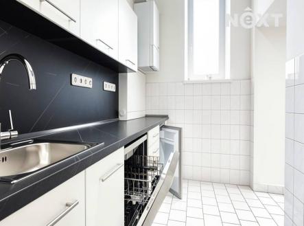 Pronájem - kanceláře, 194 m²