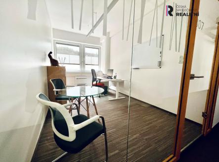 Pronájem - kanceláře, 550 m²