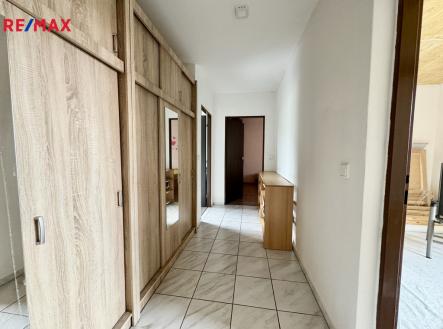 Chodba se skříněmi | Prodej - obchodní prostor, 313 m²